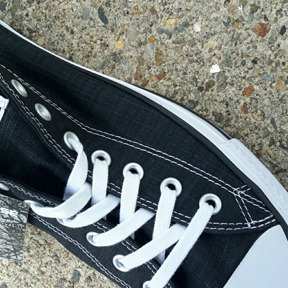 Men's size 11 converse black and white NWT - Picture 3 of 4